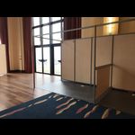 Stand avec cloisons en érable clair ou blanches (photo 8)