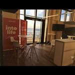 Stand avec cloisons en érable clair ou blanches (photo 5)