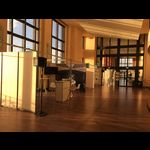 Stand avec cloisons en érable clair ou blanches (photo 2)