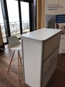 Dotation d'accueil, 1 Comptoir et 2 tabourets Alex